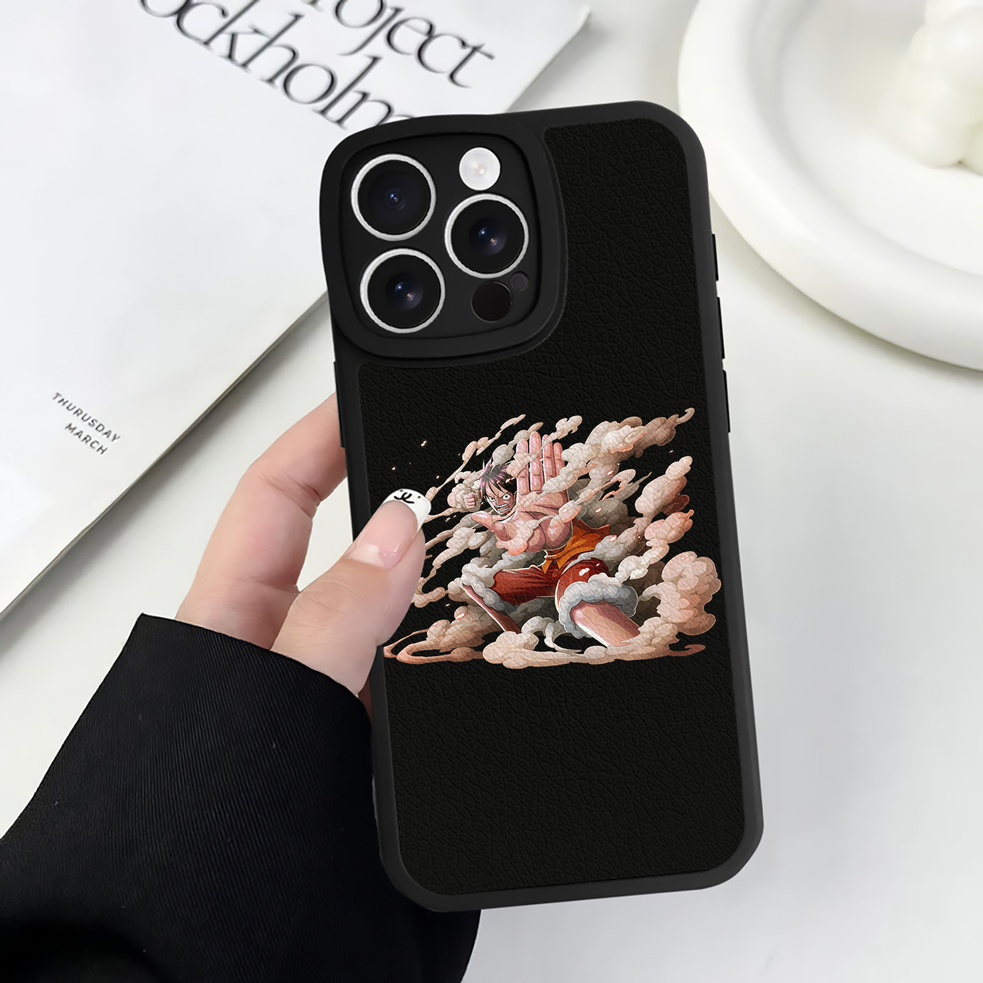 （画像用） ワンピース モンキー・D・ルフィ ONE PIECE Monkey D. Luffy 【iPhone 16シリーズ対応】シリコンスマホケース（レザー調） 材質：シリコン